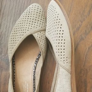 SOLD!!!!!!! NWOT Toms size 9.5